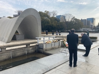 Ceann Comhairle lays wreath at Hiroshima Peace Memorial Park